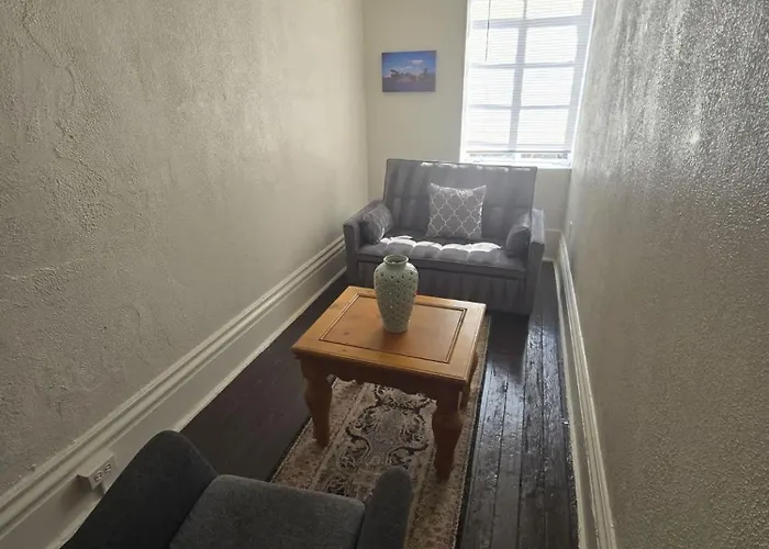 Budget 1br Crash Pad - East Carson St & Parking *