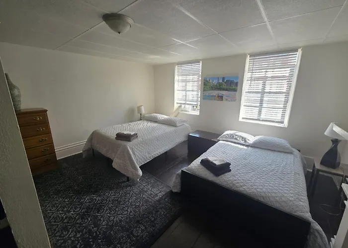 Budget 1br Crash Pad - East Carson St & Parking *