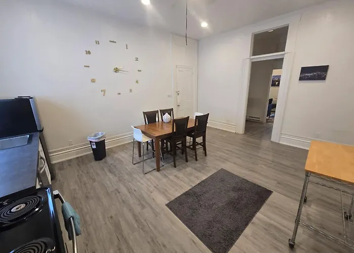 Budget 1br Crash Pad - East Carson St & Parking