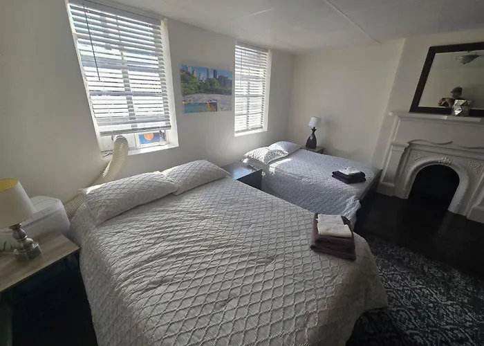 Budget 1br Crash Pad - East Carson St & Parking